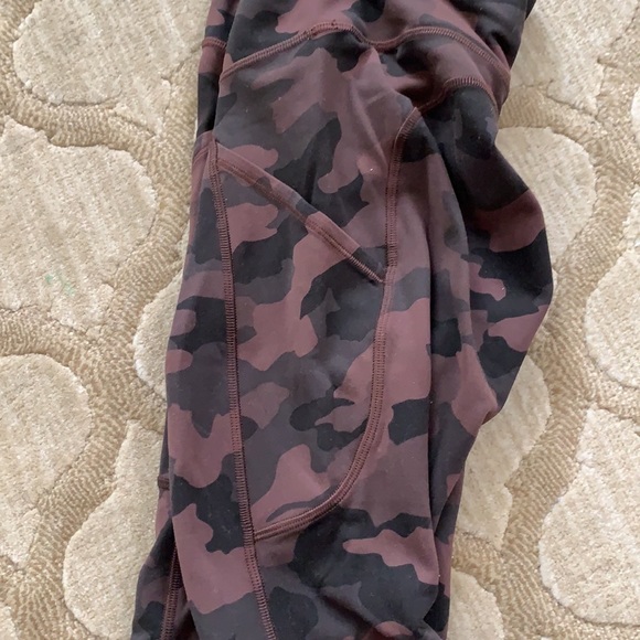 25” lululemon leggings - Picture 3 of 4